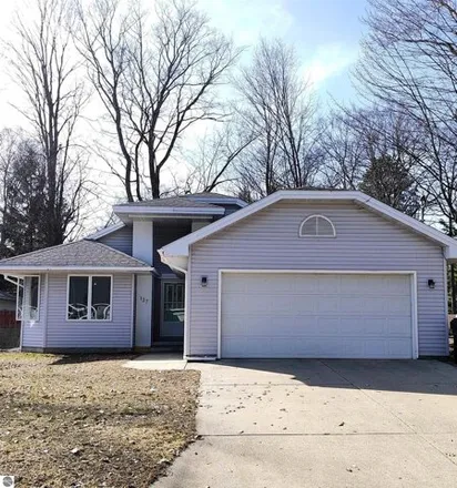 Buy this 3 bed house on 2311 Mohawk Drive in Cadillac, MI 49601