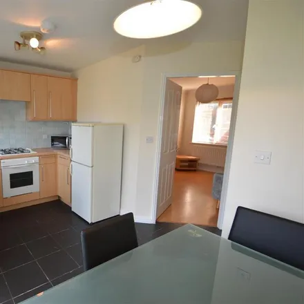 Image 3 - 134 Rolls Crescent, Manchester, M15 5FP, United Kingdom - Townhouse for rent