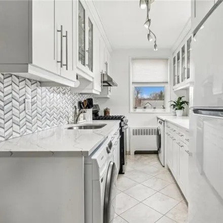 Image 7 - 251-10 58th Avenue, New York, NY 11362, USA - Apartment for sale