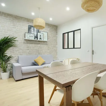 Rent this 2 bed apartment on 253 Rue Saint-Denis in 75002 Paris, France