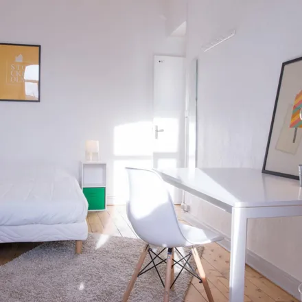 Rent this 3 bed room on 141 Rue Léon Gambetta in 59000 Lille, France