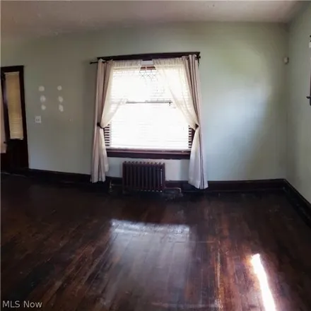 Image 3 - 3332 West 99th Street, Cleveland, OH 44102, USA - House for sale