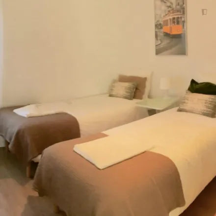 Rent this 2 bed apartment on Quinta do Castelo das Rosas in Rua Jayme Thompson, Rua Jaime Thompsom