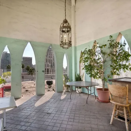 Rent this 1 bed apartment on Saint James Episcopal Church in Wilshire Boulevard, Los Angeles