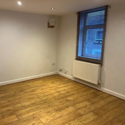 Image 2 - Janet Street, Cardiff, CF24 2DU, United Kingdom - Apartment for rent