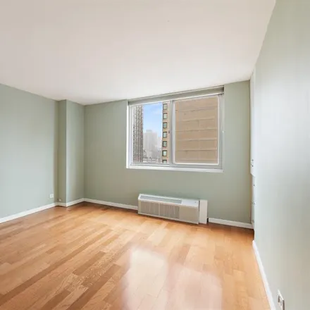 Image 6 - 345 EAST 93RD STREET 18EF in New York - Apartment for sale
