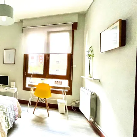 Rent this 1 bed room on Calle Doctor Félix Landín / Felix Landin doktorearen kalea in 10, 48012 Bilbao