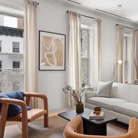 Rent this 3 bed apartment on 135 East 63rd Street in New York, NY 10065