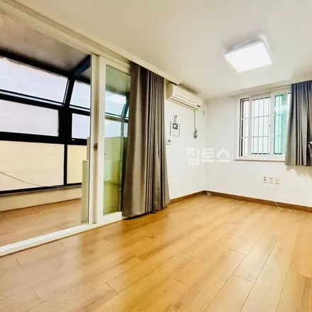 Rent this studio apartment on 서울특별시 강남구 논현동 104-33