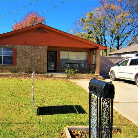 Rent this 4 bed house on Betania Iglesia Bautista Church in 510 North Ruddell Street, Denton