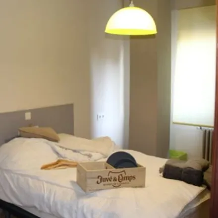 Rent this 2 bed room on Carrer de Baldoví in 46002 Valencia, Spain