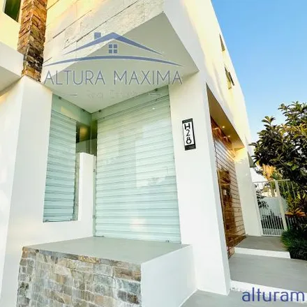 Rent this 4 bed house on Avenida Universidad in Puerta del Bosque, 45116 Zapopan