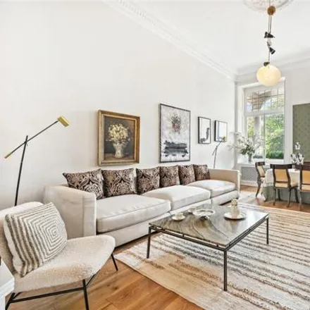 Rent this 2 bed room on 8 Cadogan Square in London, SW1X 0JL