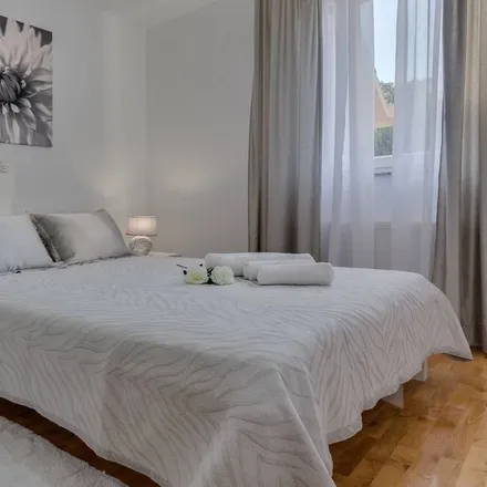 Rent this 5 bed house on 23248 Općina Ražanac