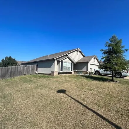 Buy this 3 bed house on 10499 North 118th East Avenue in Owasso, OK 74055
