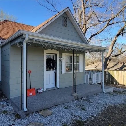 Buy this 3 bed house on 926 Woodson Street in Saint Joseph, MO 64501