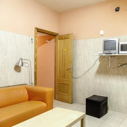 Image 5 - Hostal Los Alpes, Calle de Fuencarral, 17, 28004 Madrid, Spain - Room for rent