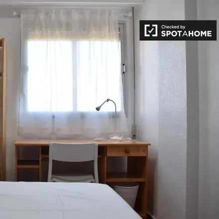 Rent this 3 bed room on Carrer d'Albalat dels Tarongers in 46021 Valencia, Spain