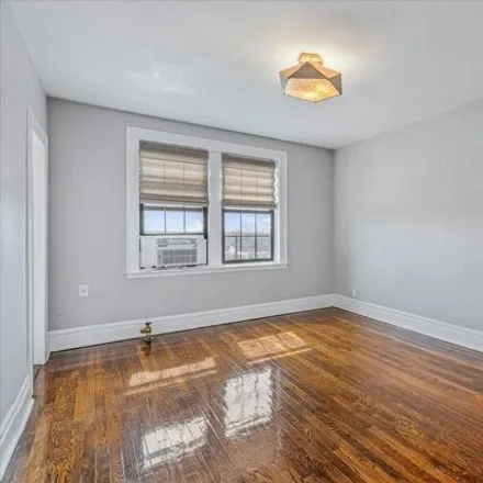 Image 4 - 68-30 Burns Street, New York, NY 11375, USA - Apartment for sale