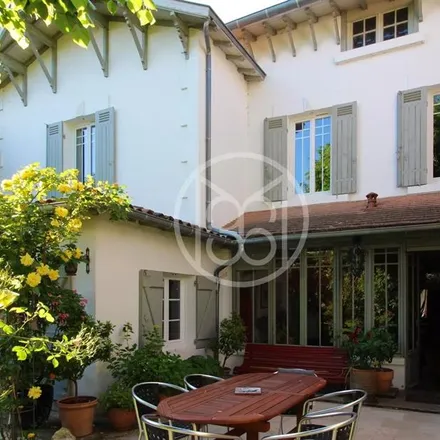 Buy this 5 bed townhouse on 33500 Libourne