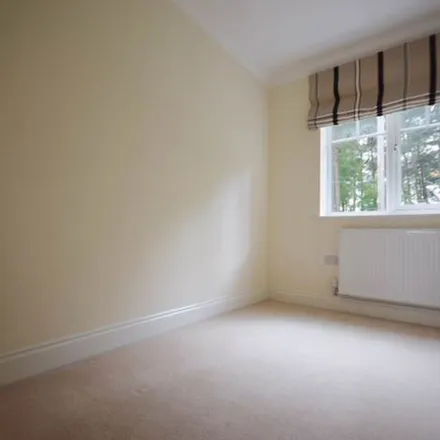 Image 6 - Hindhead Road, Hindhead, GU26 6AW, United Kingdom - Apartment for rent