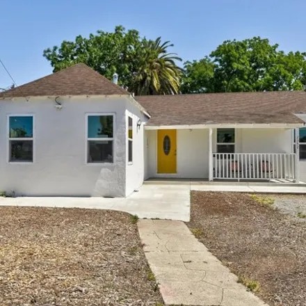Buy this 2 bed house on 2340 Menalto Avenue in East Palo Alto, CA 94303