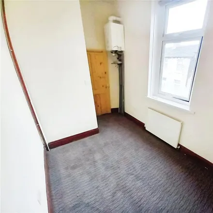 Image 9 - Sovereign Sports, Westbourne Road, Huddersfield, HD1 4LQ, United Kingdom - Apartment for rent