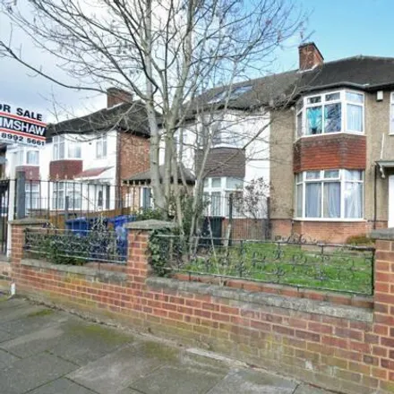 Buy this 4 bed duplex on Creswick Road in London, W3 9EZ