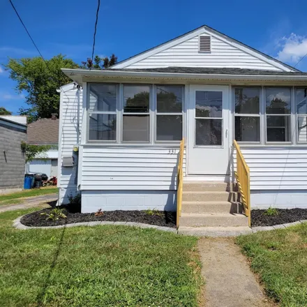 Buy this 3 bed house on 331 East Alton Street in Nashville, IL 62263