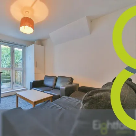 Rent this 6 bed townhouse on 29 Caledonian Road in Brighton, BN2 3HX