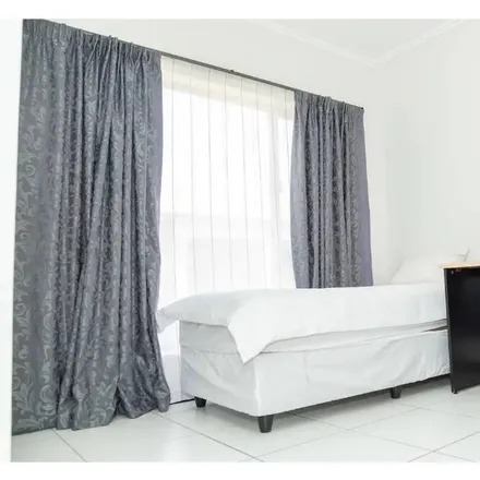 Image 9 - Sandton, City of Johannesburg Metropolitan Municipality, South Africa - Condo for rent