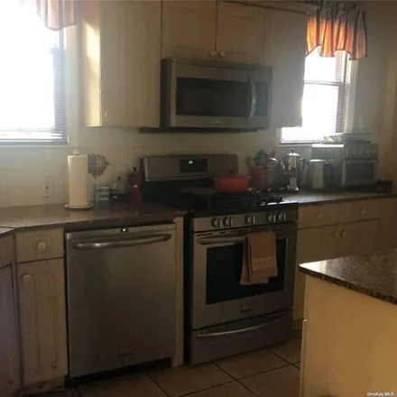 Image 5 - 102 Roosevelt St, Garden City, New York, 11530 - House for sale