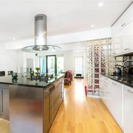 Image 4 - 423 Fulham Road, London, SW10 9EW, United Kingdom - Townhouse for sale