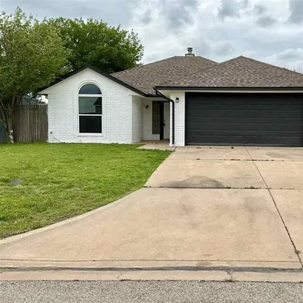 Buy this 3 bed house on 2473 Southwest 40th Street in Lawton, OK 73505