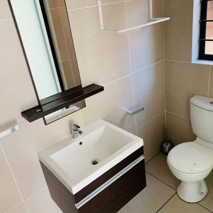 Image 6 - Fourways High School, Fisant Avenue, Johannesburg Ward 115, Randburg, 2068, South Africa - Apartment for rent