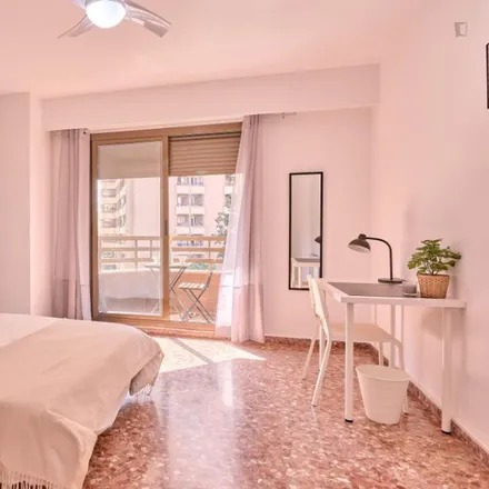 Rent this 7 bed room on Avinguda del Primat Reig in 147, 46020 Valencia