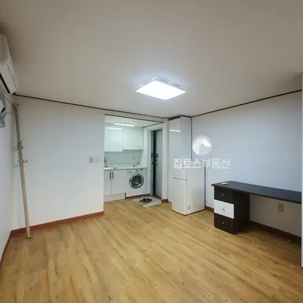 Rent this studio apartment on 서울특별시 관악구 봉천동 40-24