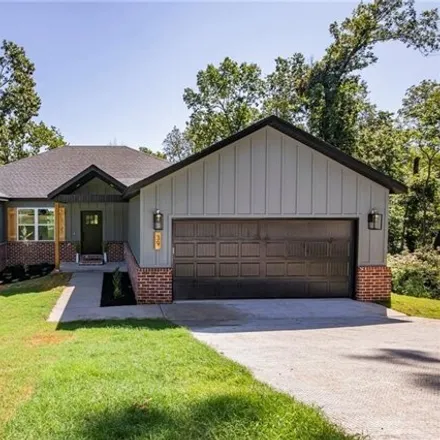 Buy this 3 bed house on 39 Hollow Way Drive in Bella Vista, AR 72715
