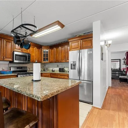 Image 4 - 643 Underhill Avenue, New York, NY 10473, USA - Townhouse for sale