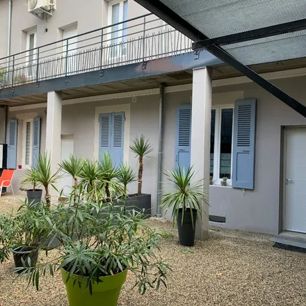Image 2 - 5 quater Place Championnet, 26000 Valence, France - Apartment for rent