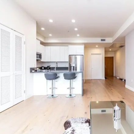 Rent this 2 bed condo on 127 South Mariposa Avenue in Los Angeles, CA 90004