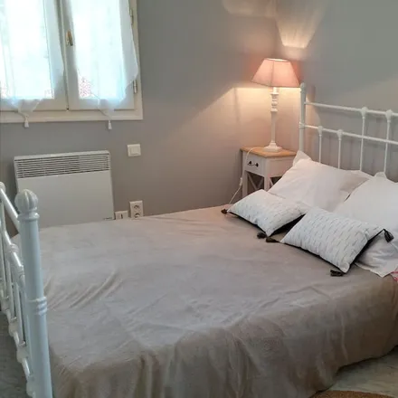 Rent this 3 bed house on 24250 Saint-Martial-de-Nabirat