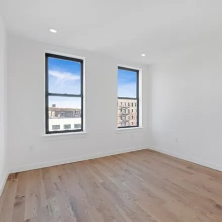 Image 8 - 2592 Briggs Avenue, New York, NY 10458, USA - Townhouse for sale