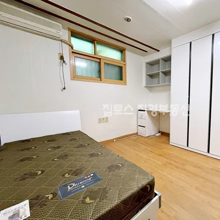 Rent this studio apartment on 서울특별시 관악구 신림동 127-59