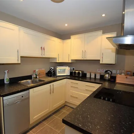 Image 4 - Stratford Court, Victoria Way, Horsell, GU21 6AN, United Kingdom - Apartment for rent