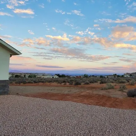 Image 2 - 1201 Independence Drive, Big Water, UT 84741, USA - House for sale