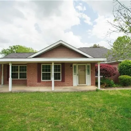 Rent this 4 bed house on 231 Willowgate Drive in Houston County, GA 31005