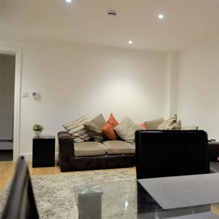 Rent this 3 bed apartment on Winstanley Terrace in Leeds, LS6 1DR