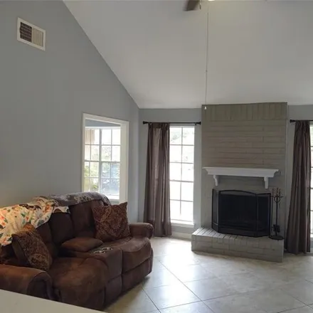 Image 3 - 5229 Winding Brook Drive, Dickinson, TX 77539, USA - House for sale