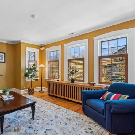 Image 4 - 5930 North Hermitage Avenue, Chicago, IL 60660, USA - House for sale